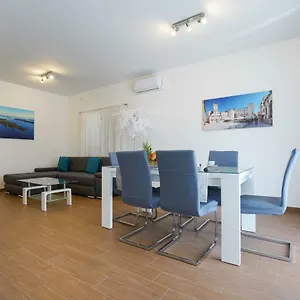 Tj 2 Apartament
